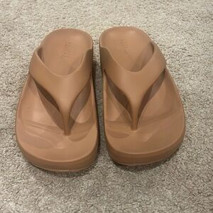 Skims Sandals size 38 (7.5)